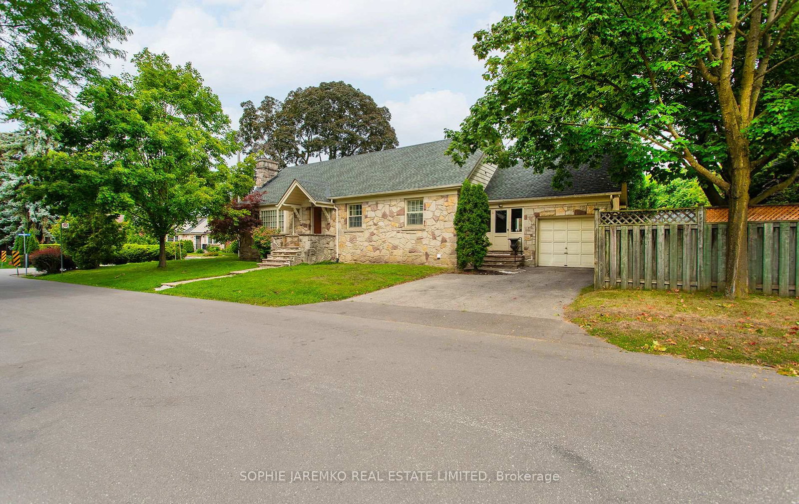 85-brentwood-road-s-toronto-etobicoke-ontario-w13819674