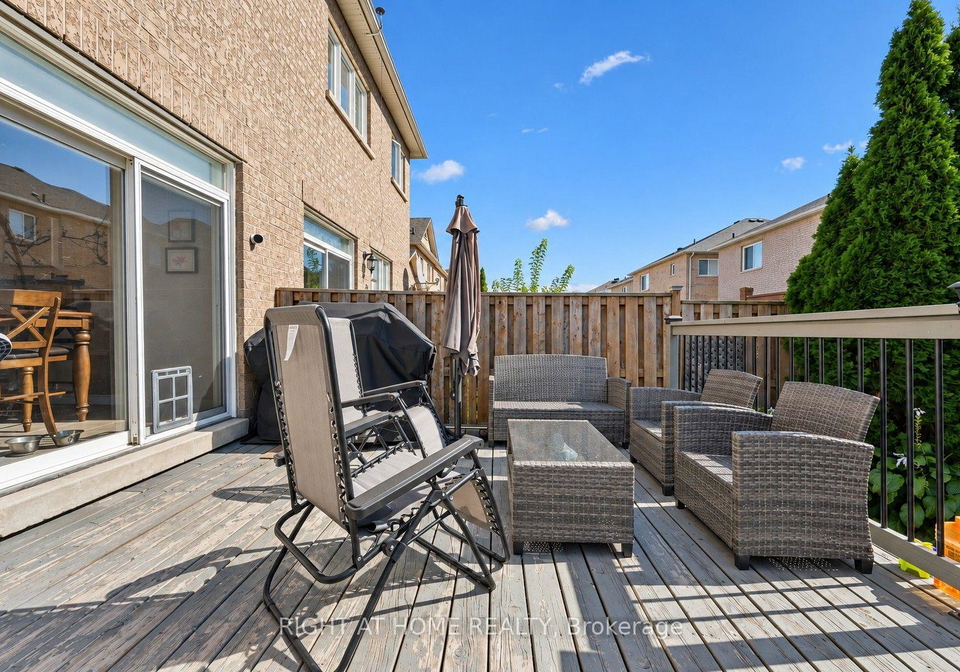 20-percy-gate-brampton-ontario-w13819884