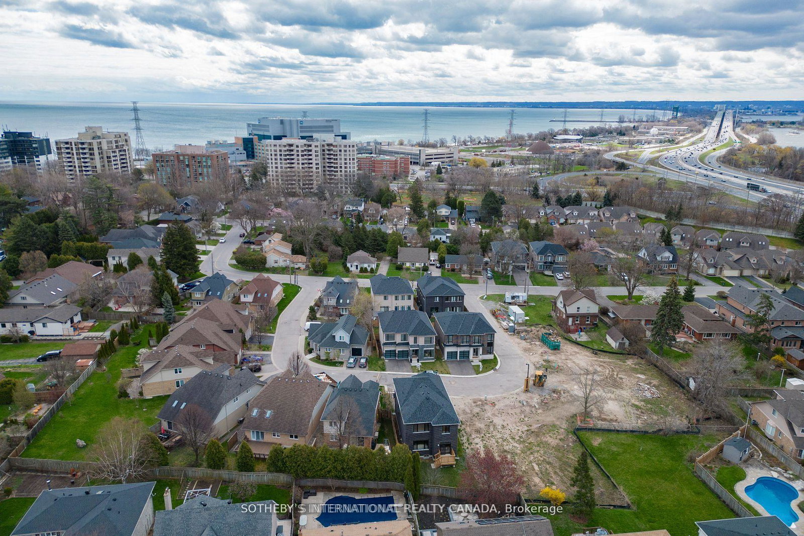 510-markay-common-burlington-ontario-w13821116
