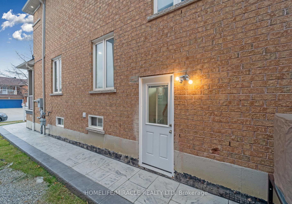 318-sunny-meadow-boulevard-brampton-ontario-w13821554