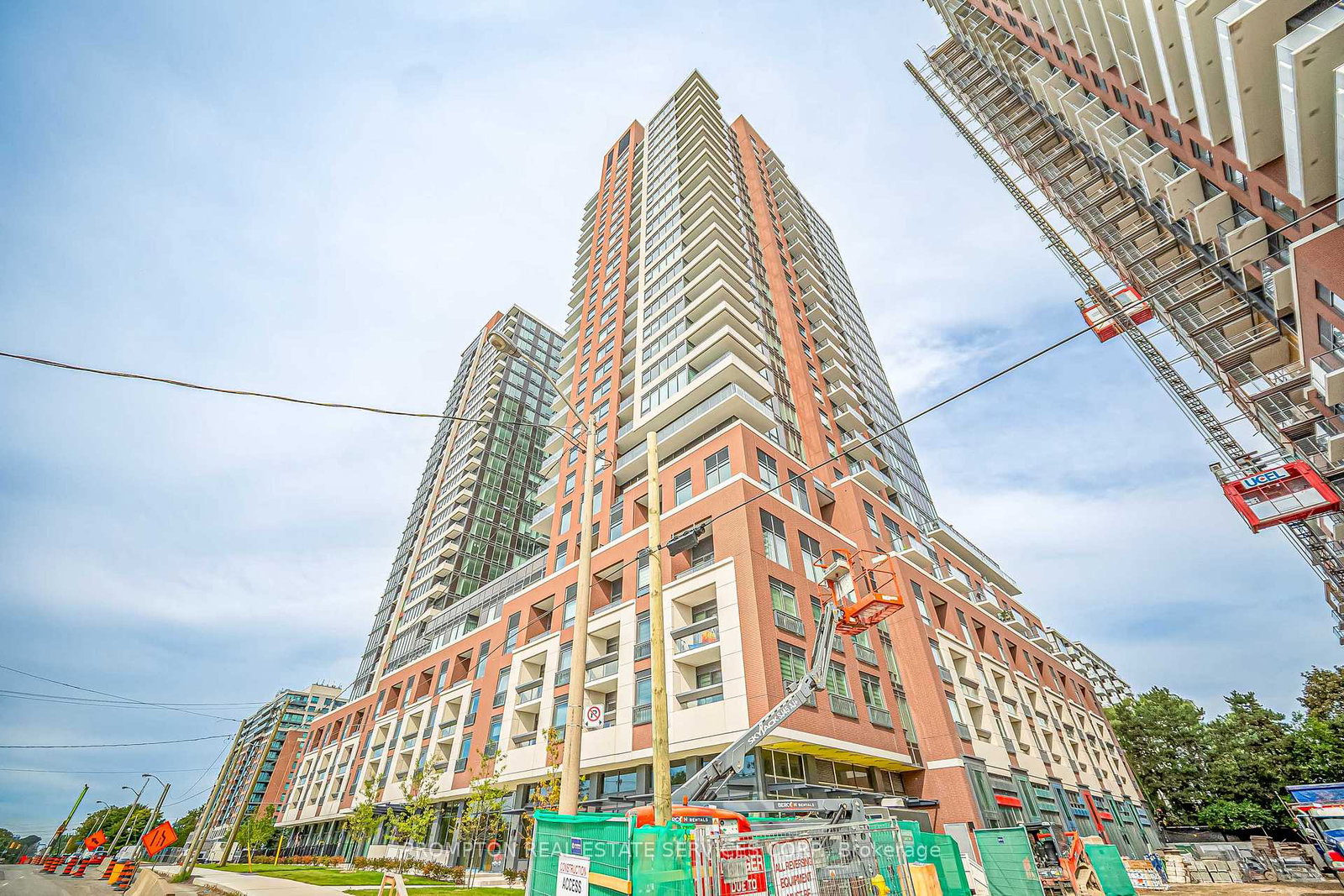 4010-eglinton-avenue-w-toronto-etobicoke-ontario-w13821792