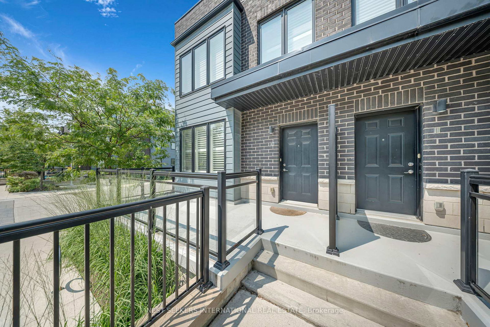 2212-bromsgrove-road-mississauga-ontario-w13822628