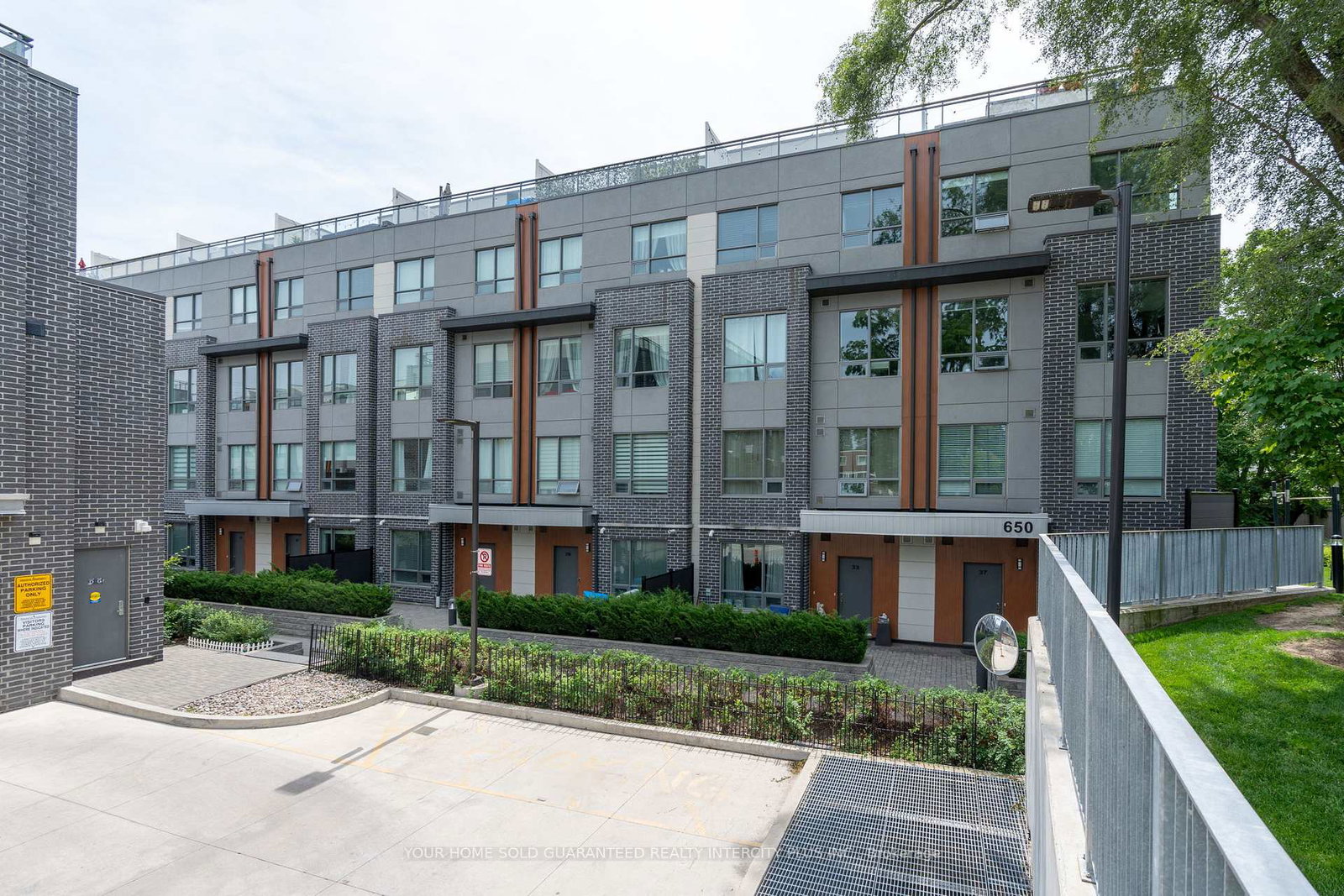650-atwater-avenue-mississauga-ontario-w13823060
