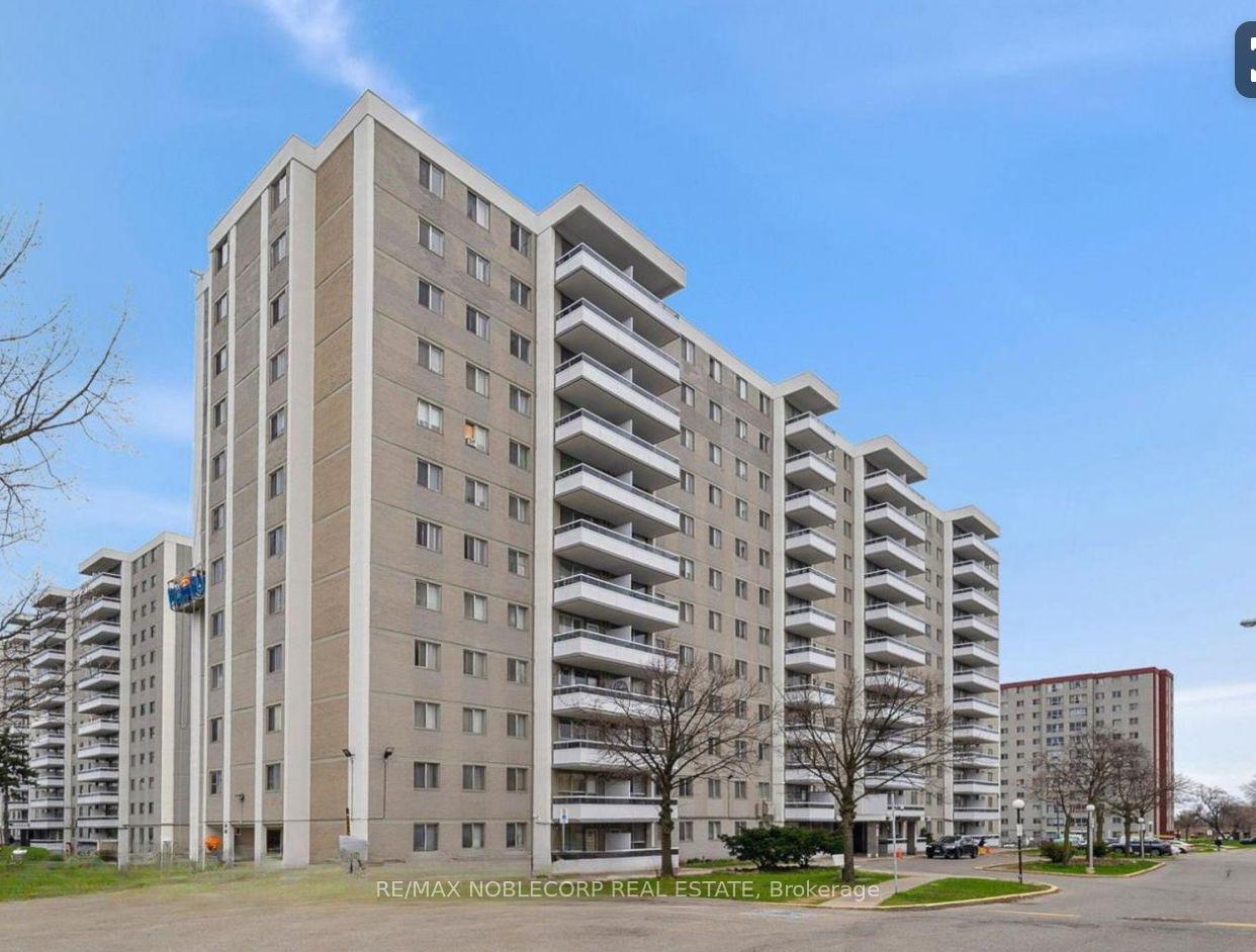 200-lotherton-parkway-toronto-north-york-ontario-w13823700