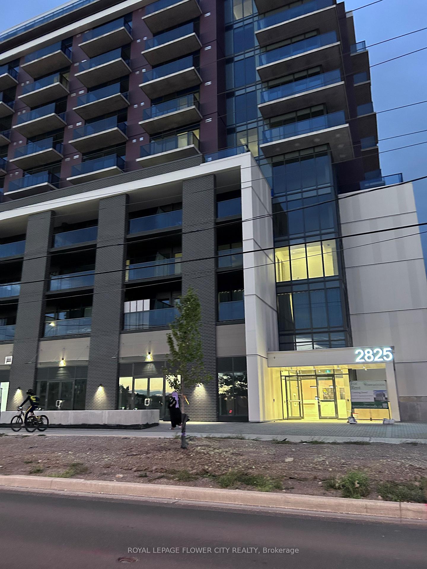 2825-jane-street-toronto-york-ontario-w13824336