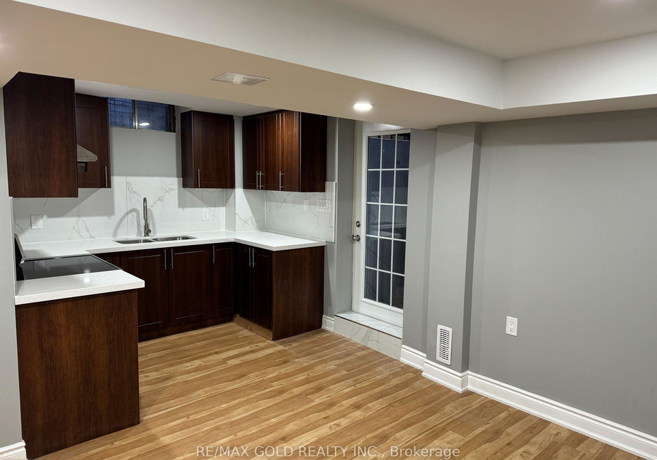 4-hall-crescent-brampton-ontario-w13825124