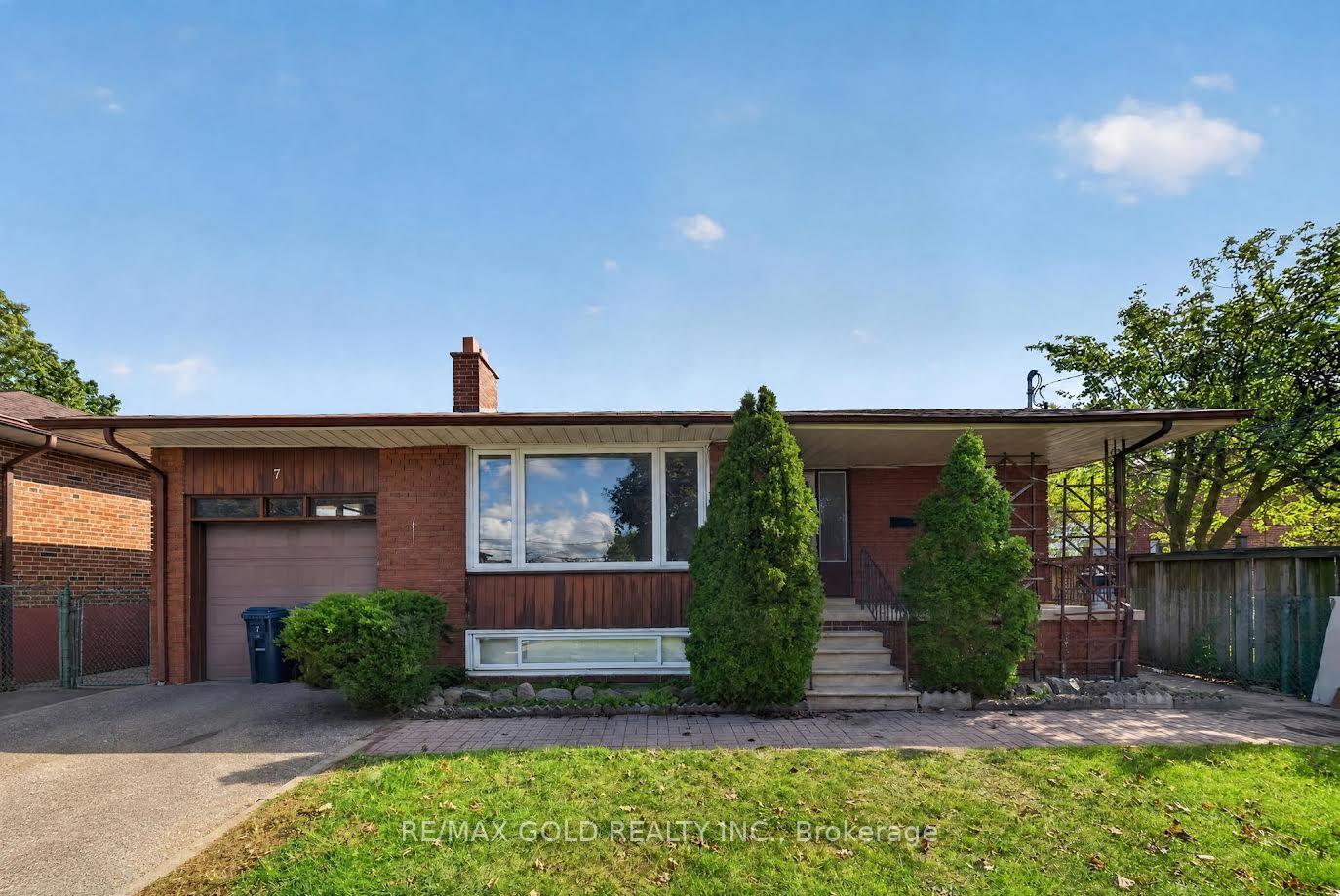 7-larchmere-avenue-toronto-york-ontario-w13827542