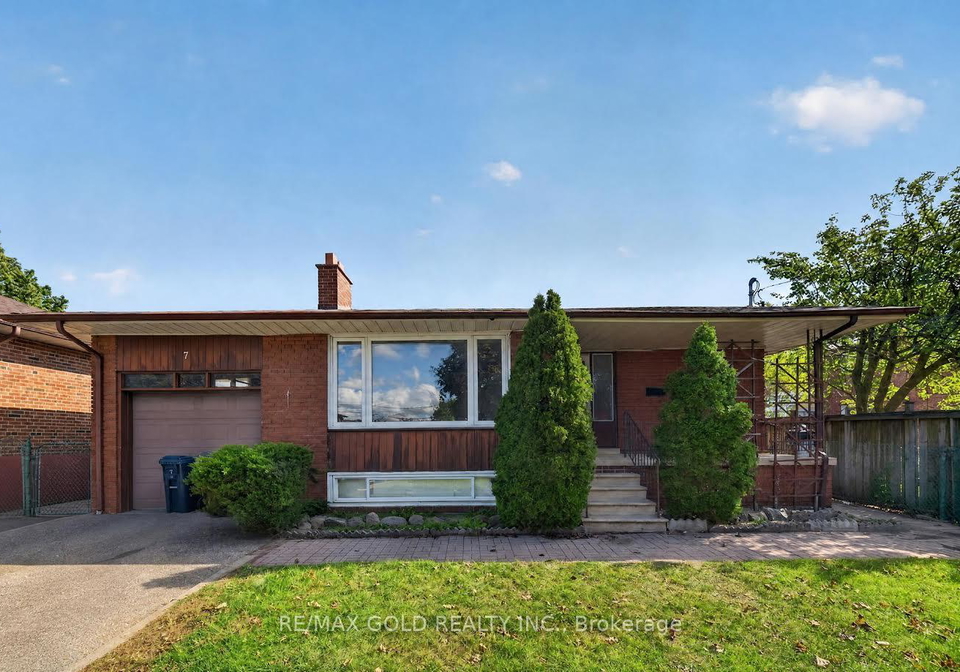 7-larchmere-avenue-toronto-york-ontario-w13827542