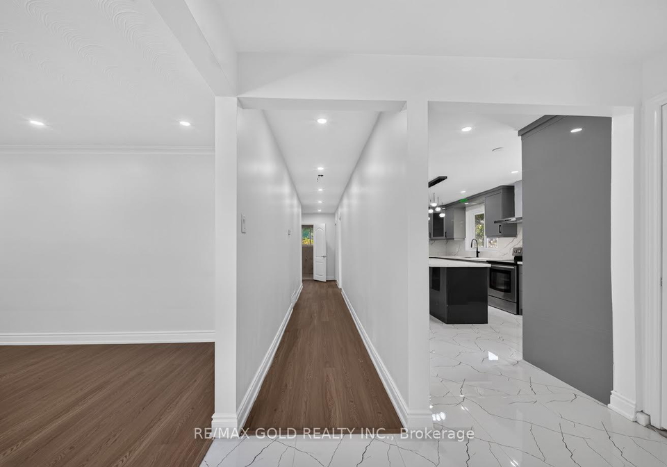 7-larchmere-avenue-toronto-york-ontario-w13827542