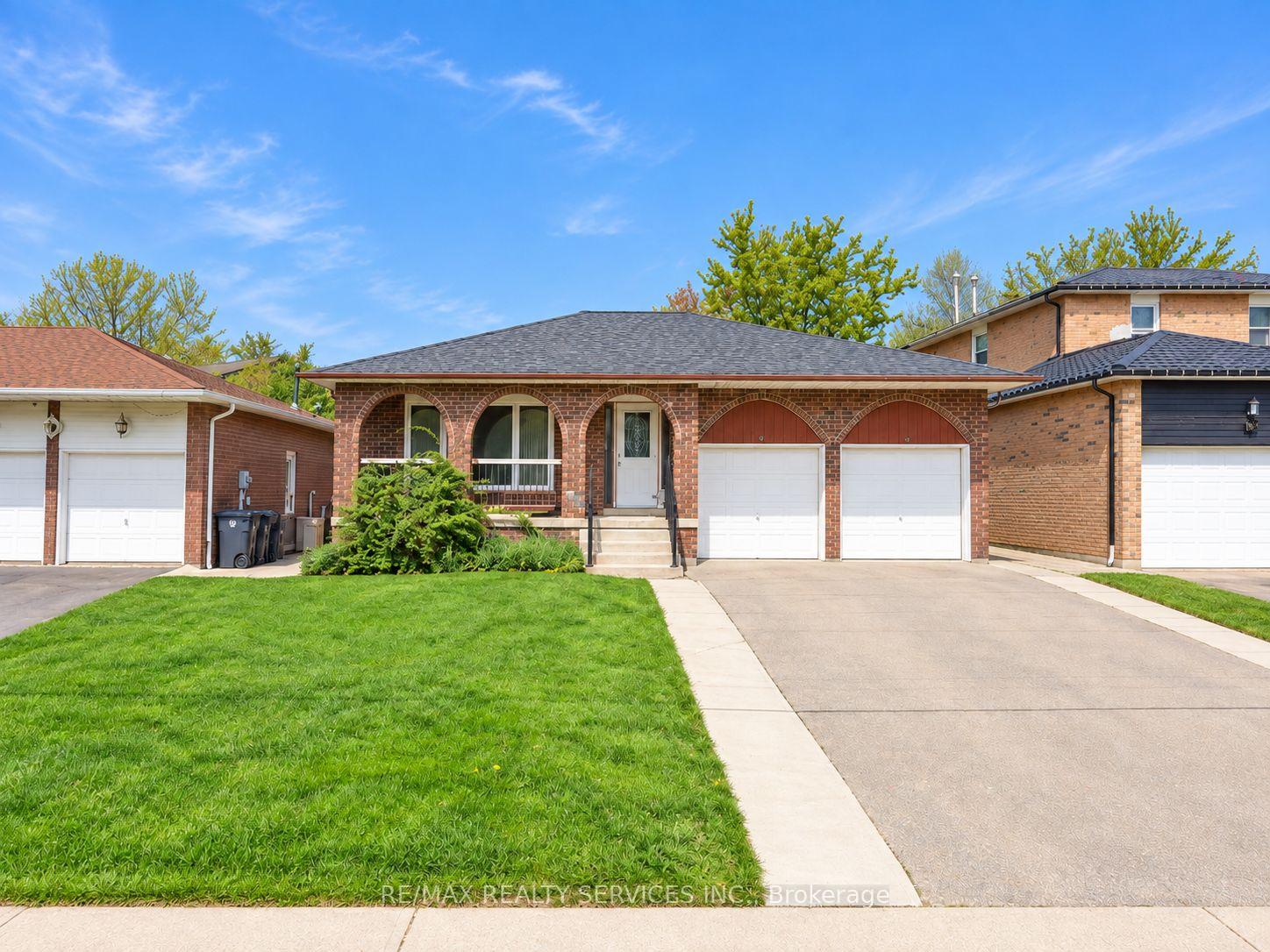52-centre-street-n-brampton-ontario-w13829246