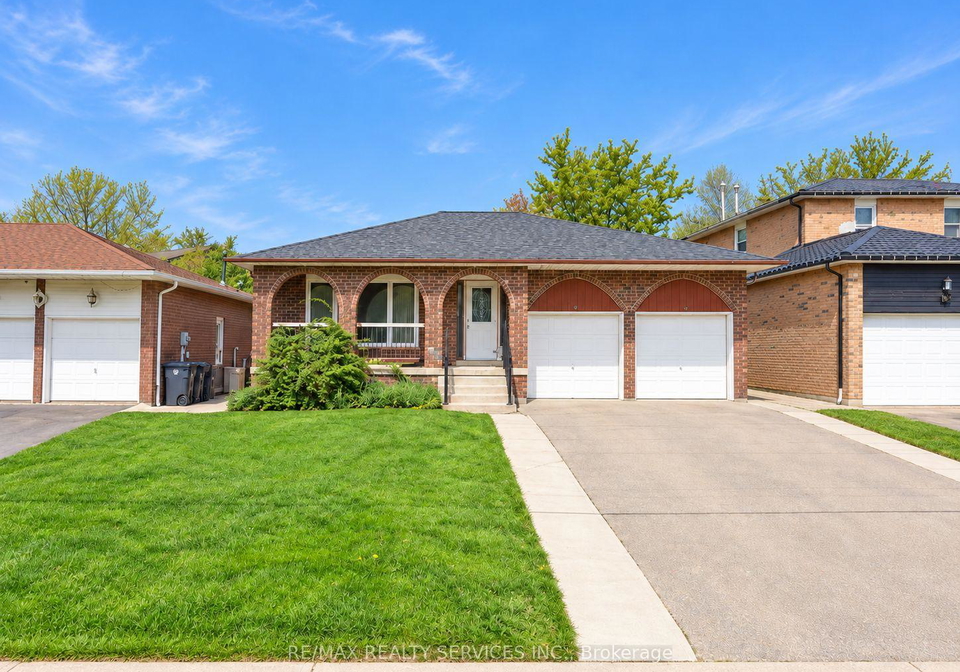 52-centre-street-n-brampton-ontario-w13829246