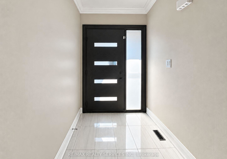 52-centre-street-n-brampton-ontario-w13829246