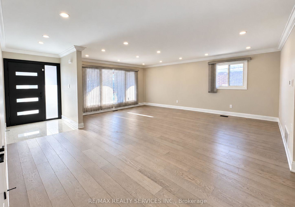 52-centre-street-n-brampton-ontario-w13829246