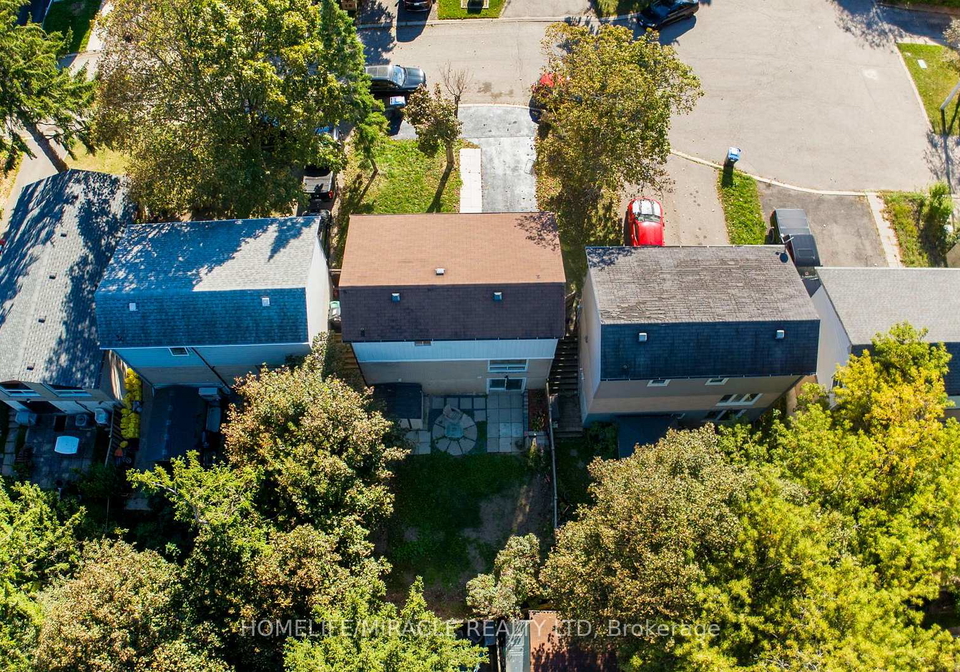 10-habitat-square-brampton-ontario-w13829334