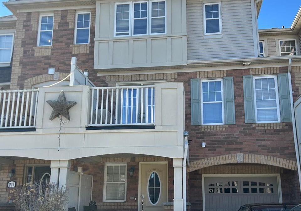 225-schreyer-crescent-milton-ontario-w13830966