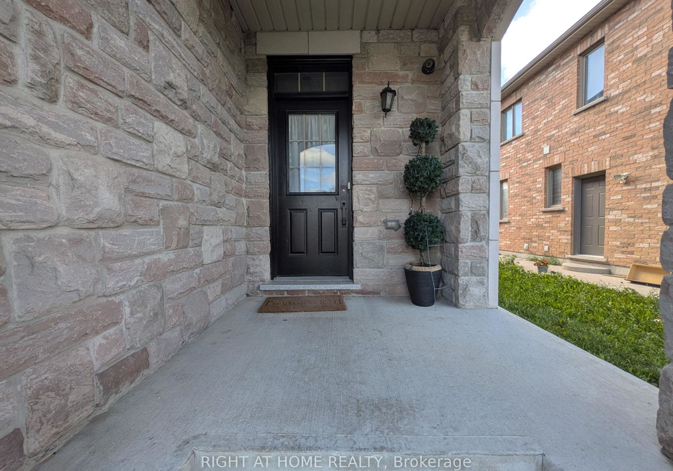 37-biddens-square-brampton-ontario-w13831380
