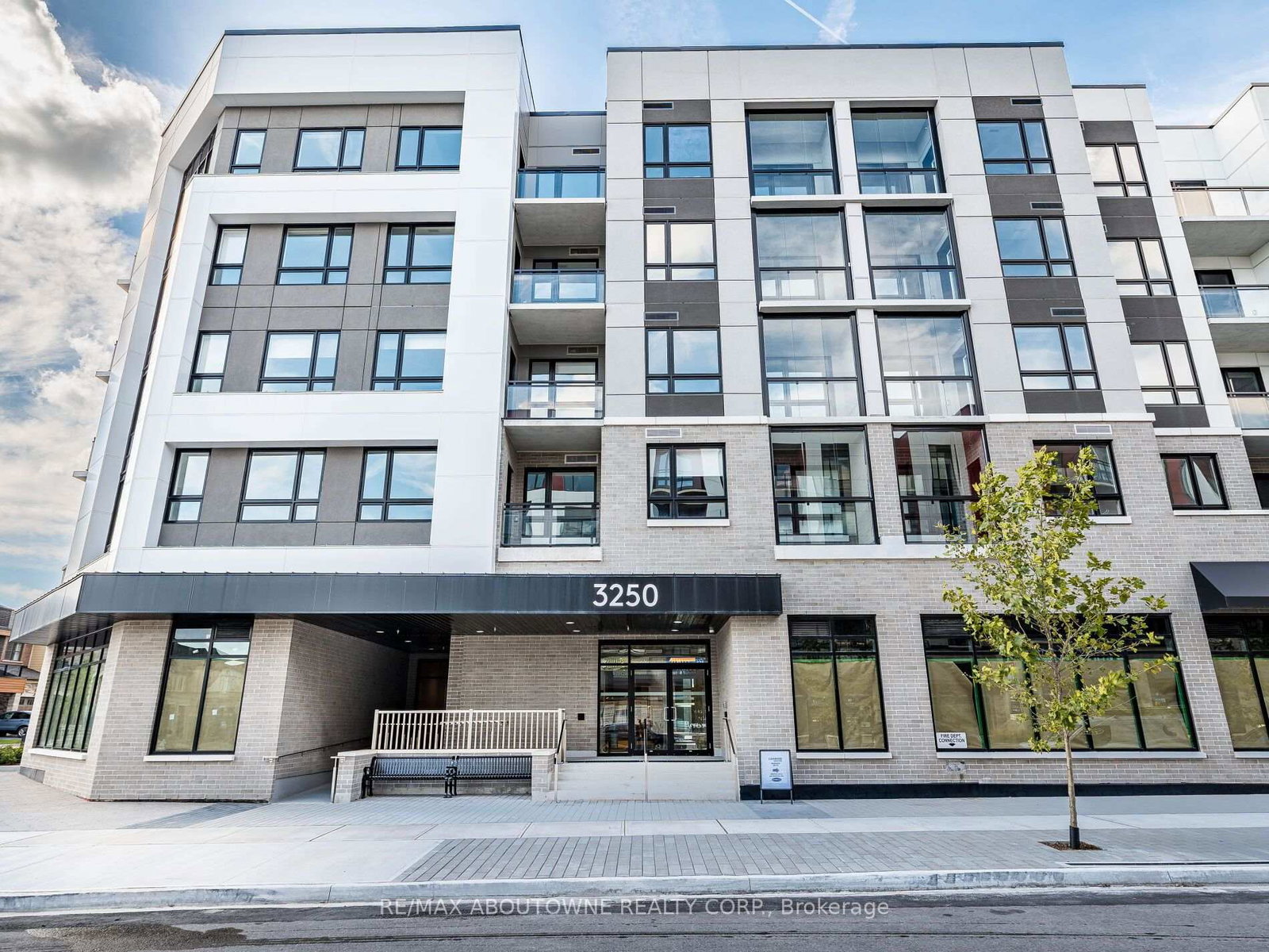 3250-carding-mill-trail-oakville-ontario-w13832142