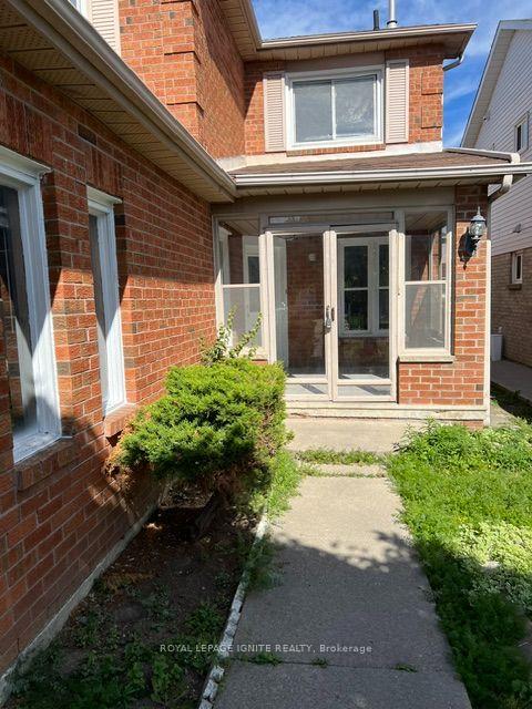 62-woodside-court-brampton-ontario-w13832340