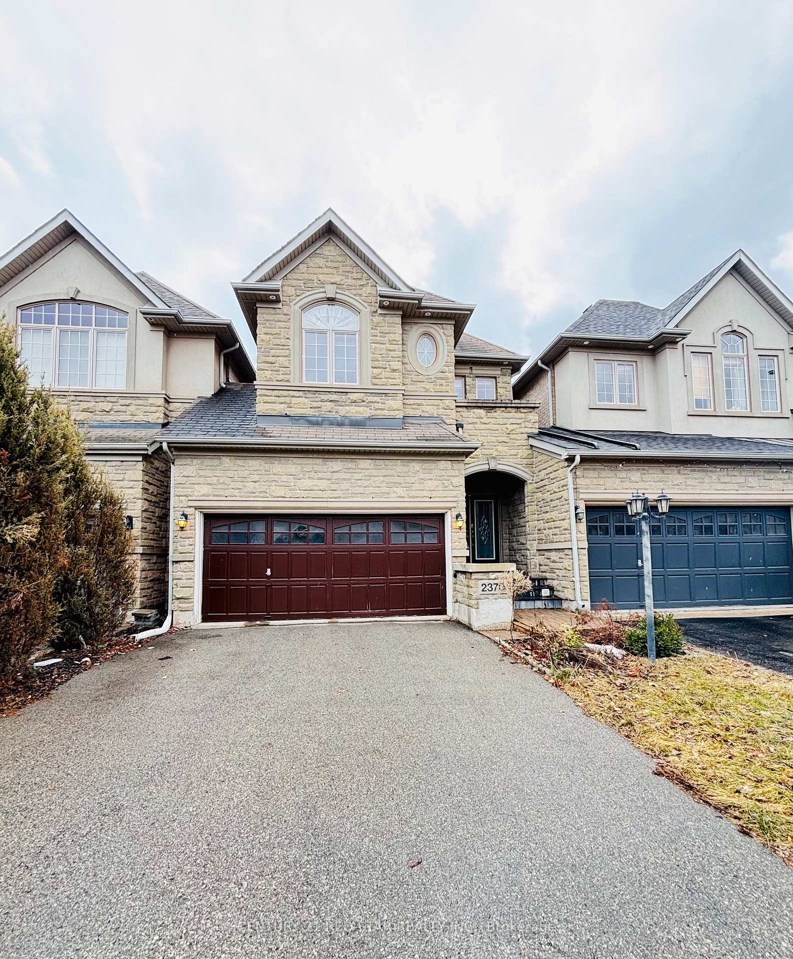 2370-wasaga-drive-oakville-ontario-w13832878