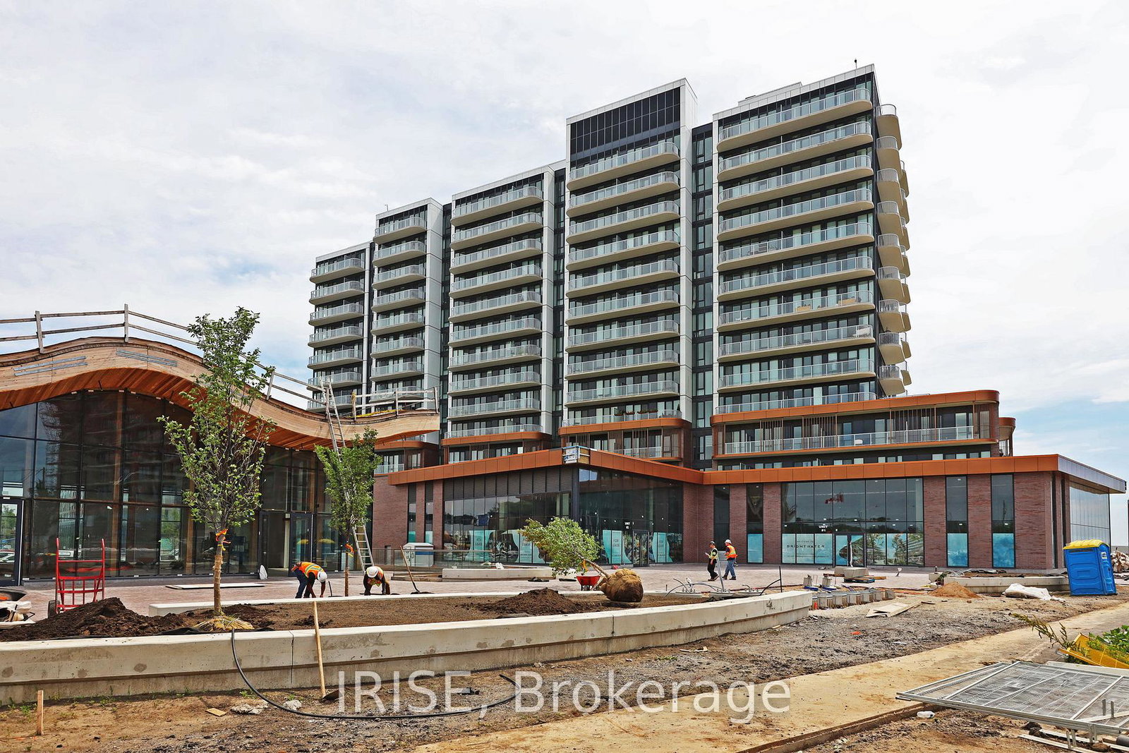 220-missinnihe-way-mississauga-ontario-w13833098