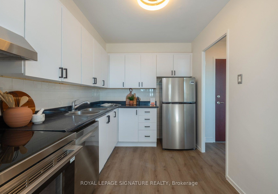 360-ridelle-avenue-toronto-north-york-ontario-w13833744