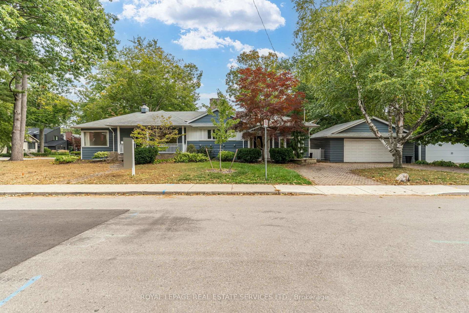 374-spruce-street-oakville-ontario-w13833914