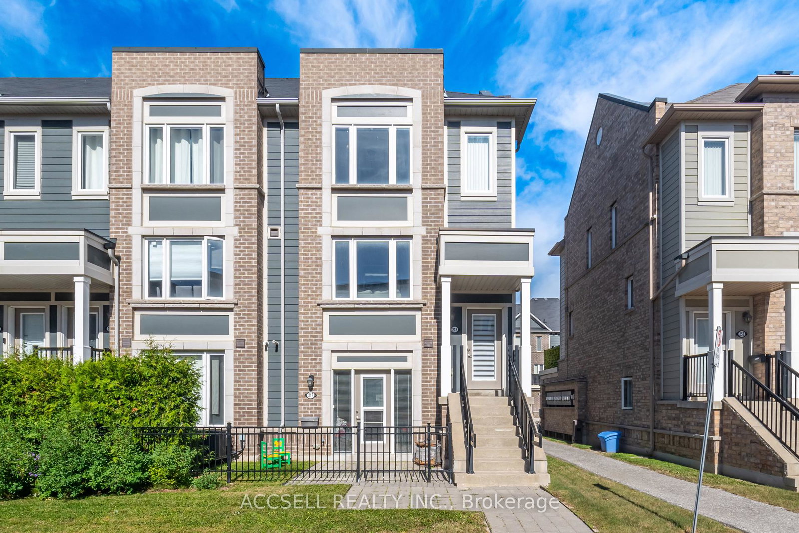 250-sunny-meadow-boulevard-brampton-ontario-w13834634