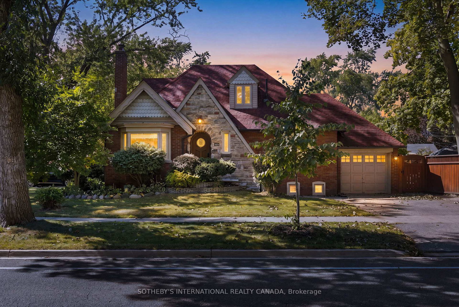 1048-royal-york-road-toronto-etobicoke-ontario-w13834866