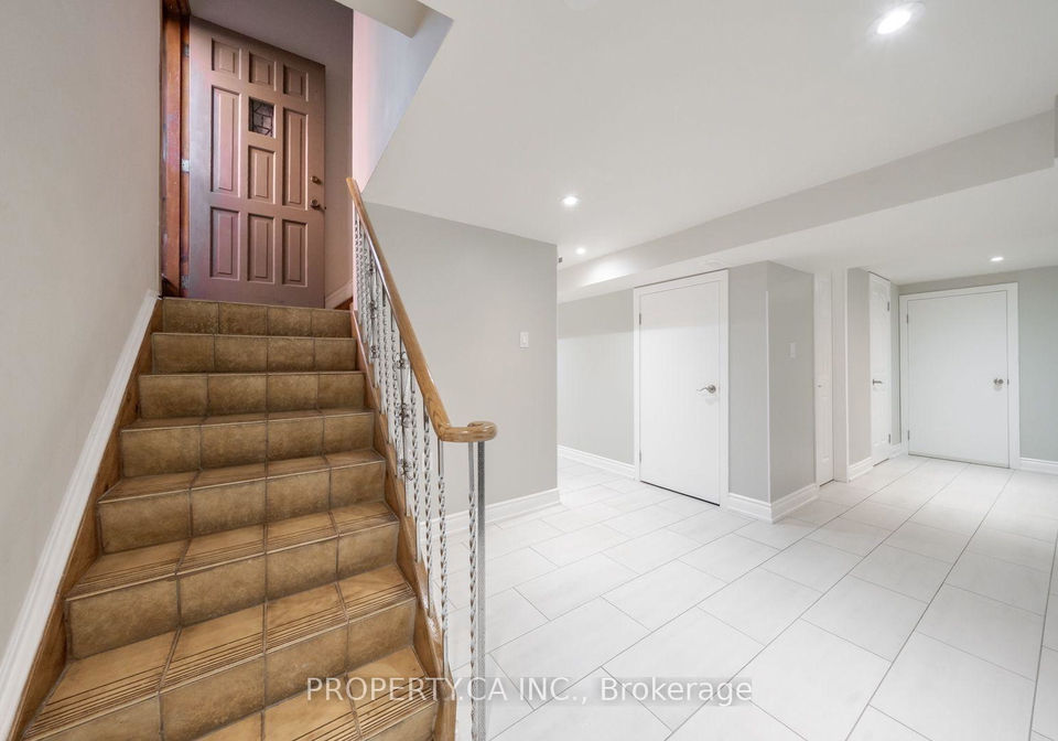 14-alladin-avenue-toronto-north-york-ontario-w13835008