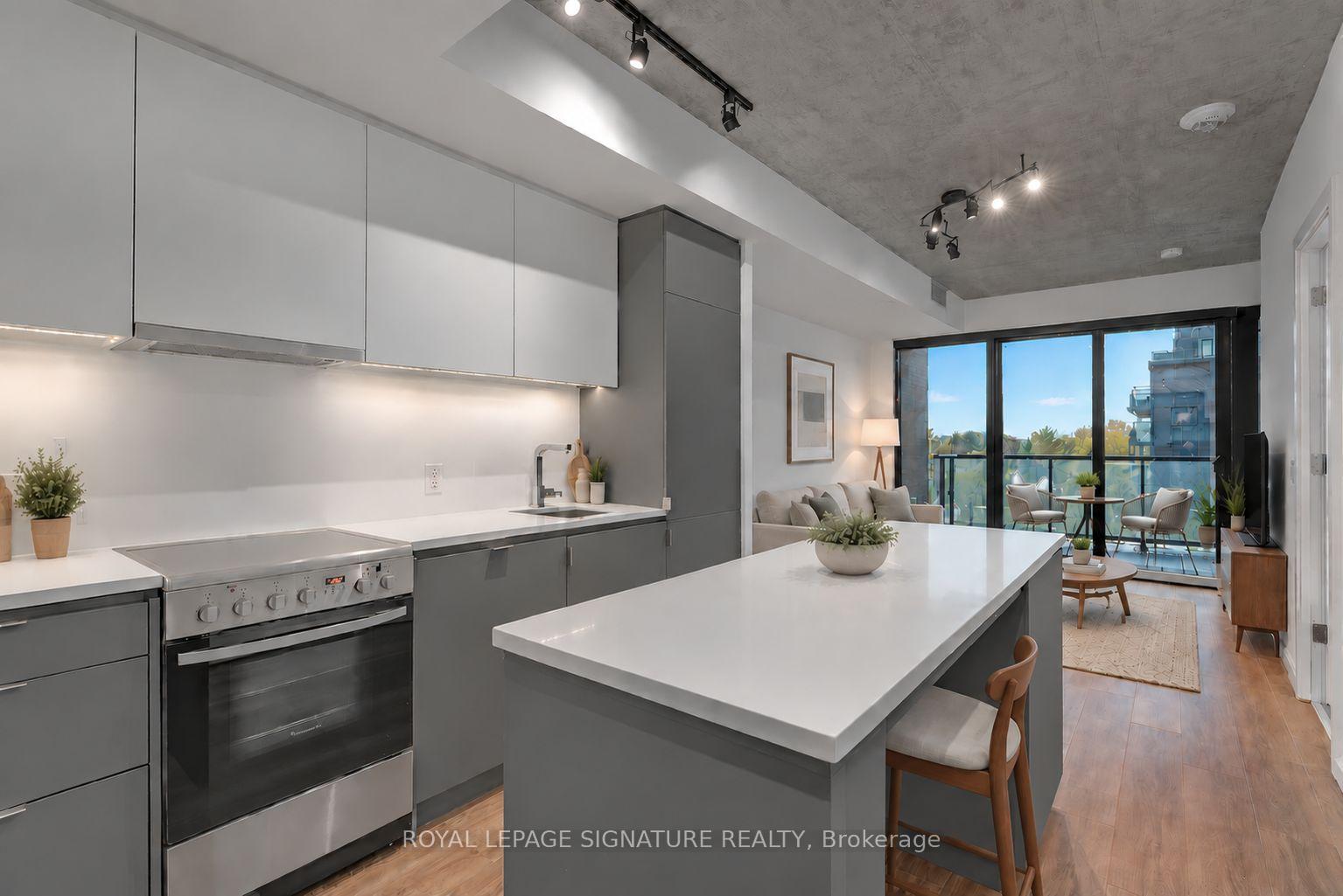 7-smith-crescent-toronto-etobicoke-ontario-w13835192