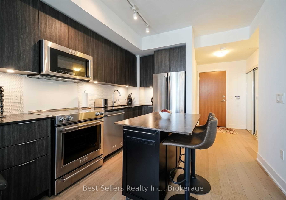 20-shore-breeze-drive-toronto-etobicoke-ontario-w13835228