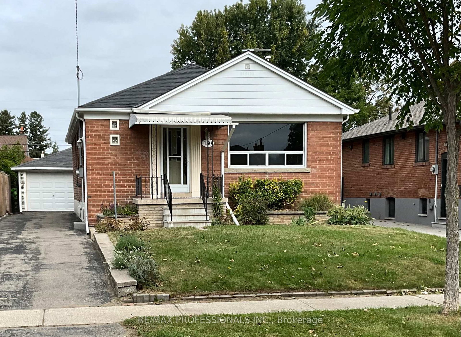 130-yorkview-drive-toronto-etobicoke-ontario-w13835482