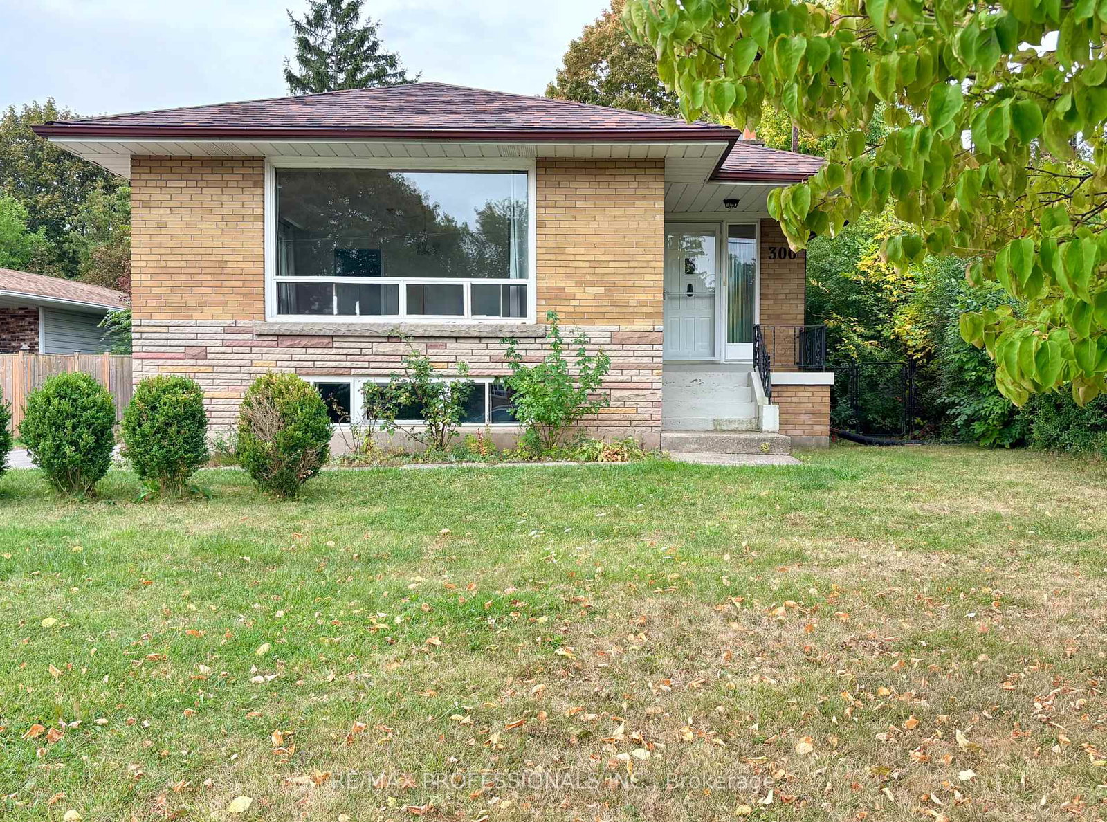 300-burton-road-oakville-ontario-w13835698