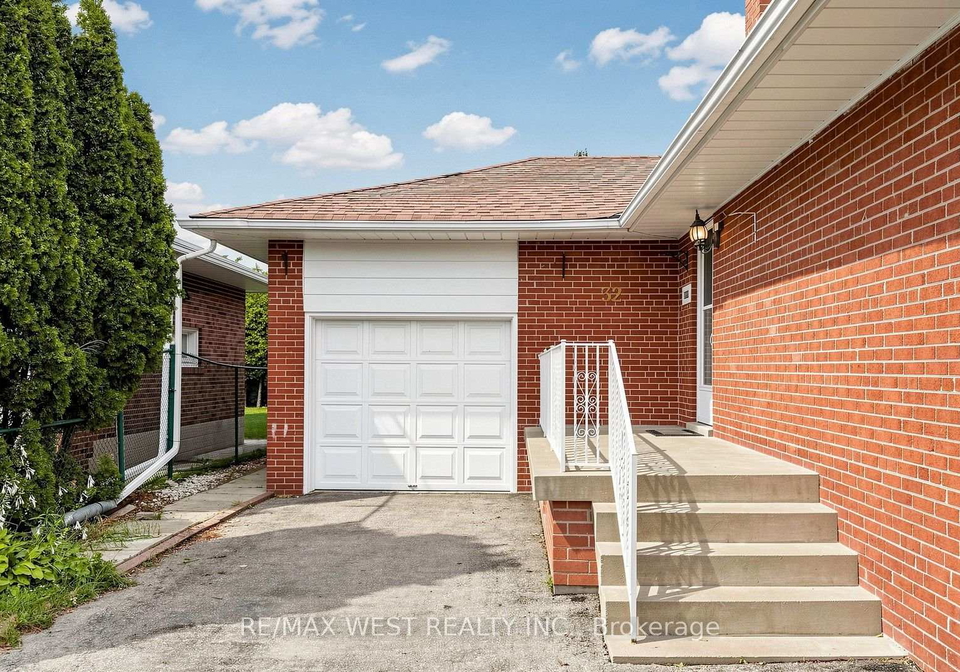 32-allonsius-drive-toronto-etobicoke-ontario-w13836124