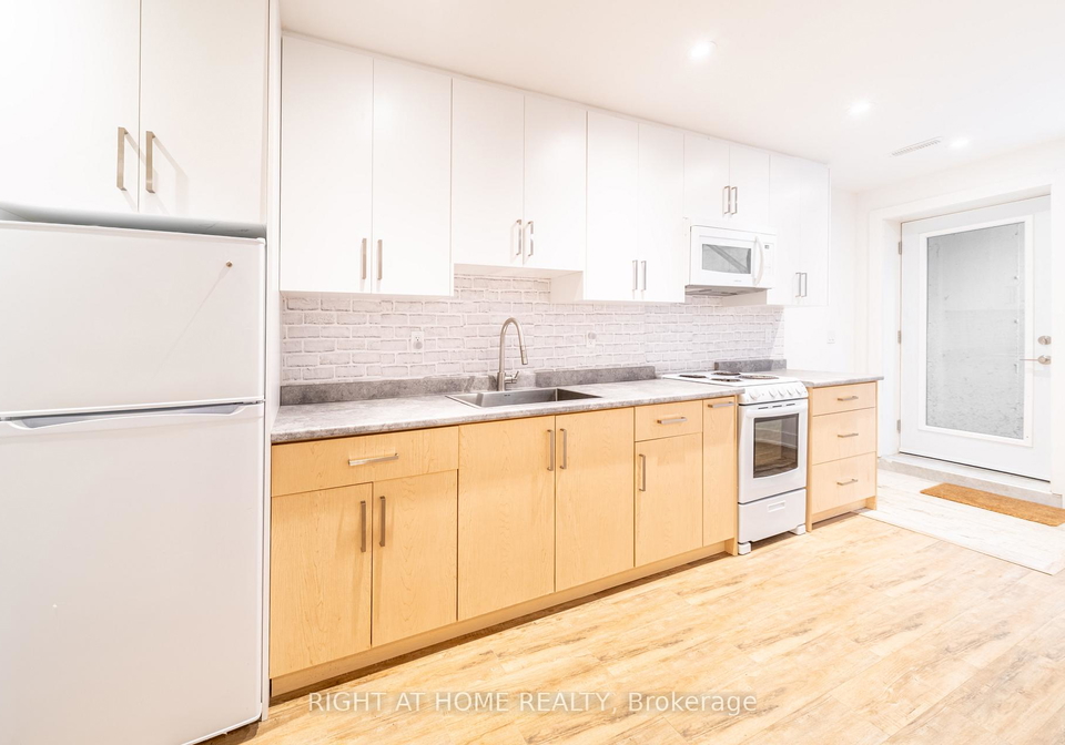 49-b-east-drive-toronto-toronto-ontario-w13836368