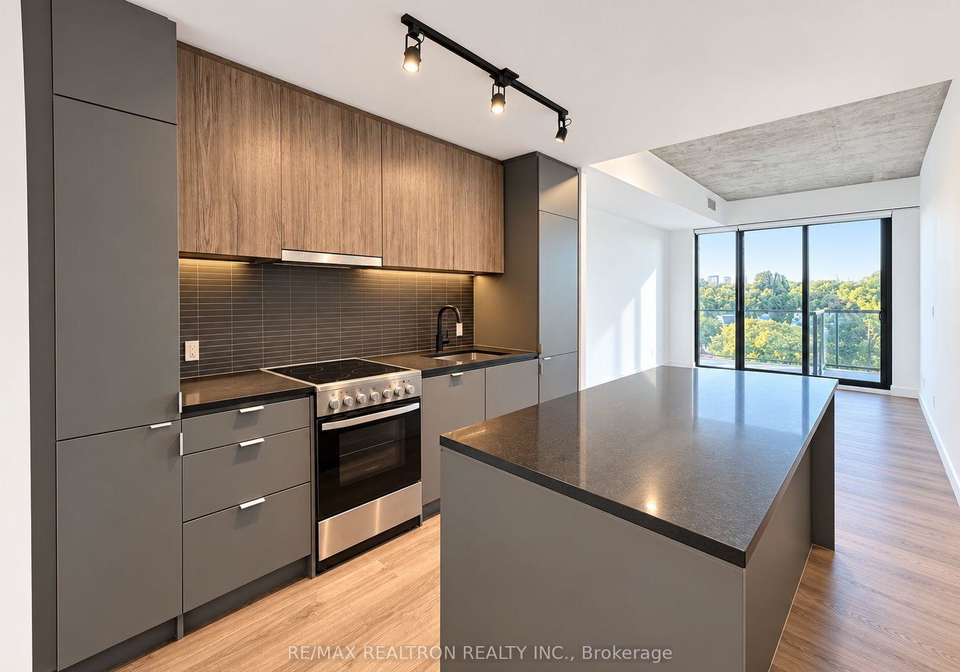 7-smith-crescent-toronto-etobicoke-ontario-w13836512