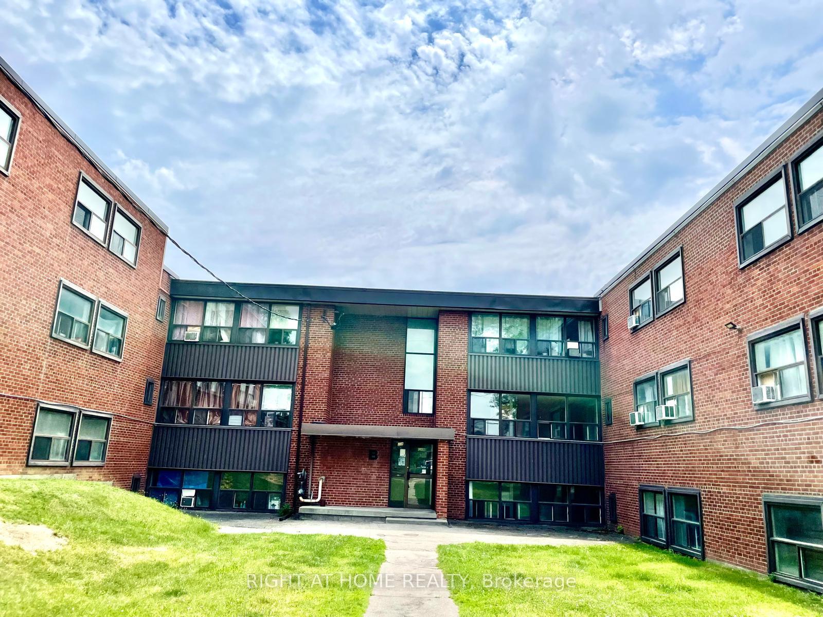 33-flamborough-drive-toronto-north-york-ontario-w13836782