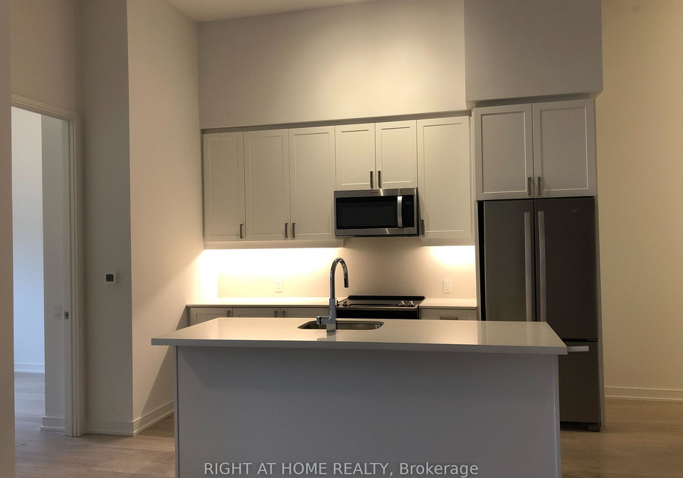 8-nahani-way-mississauga-ontario-w13838942