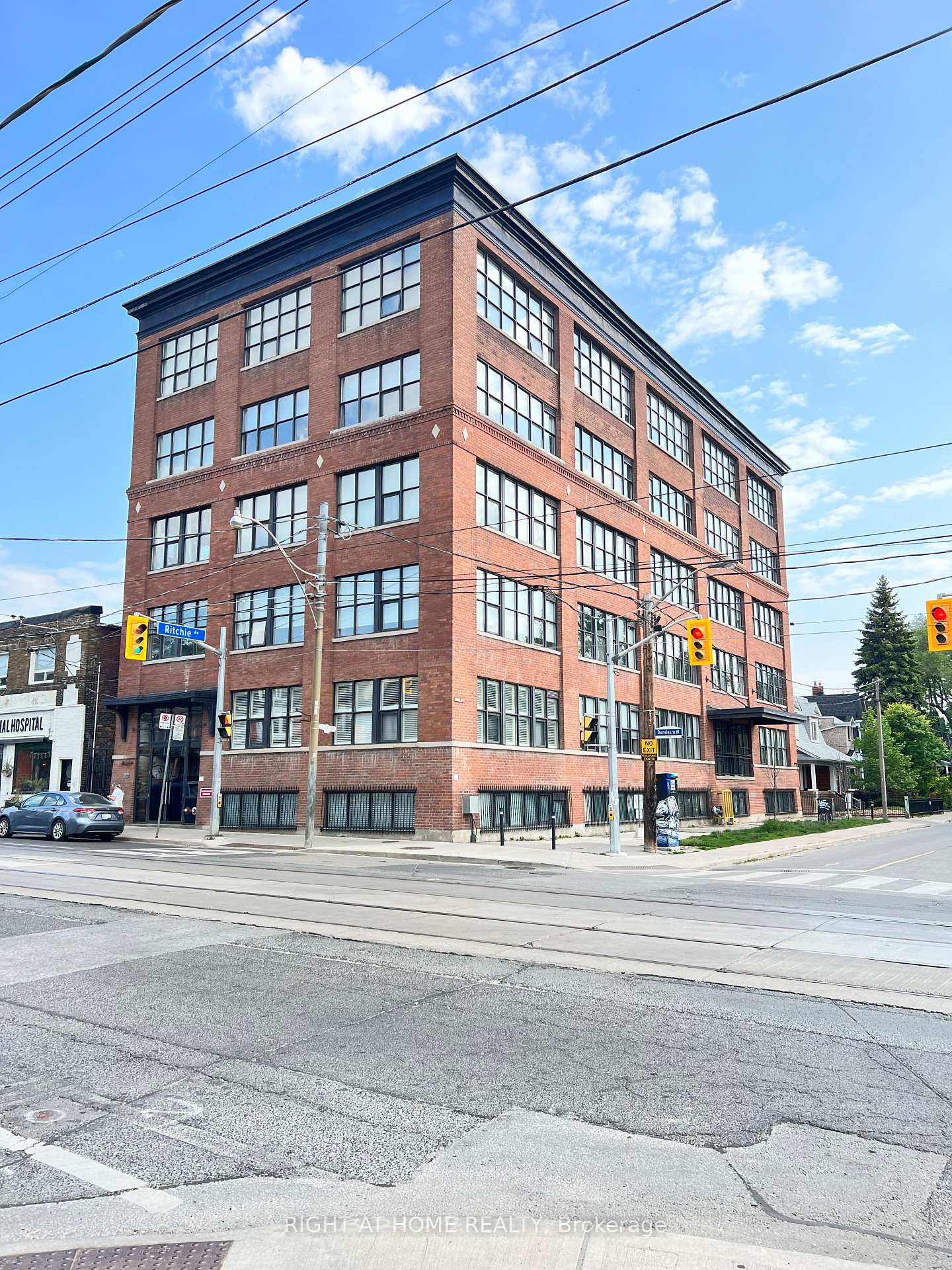 2154-dundas-street-w-toronto-toronto-ontario-w13839000