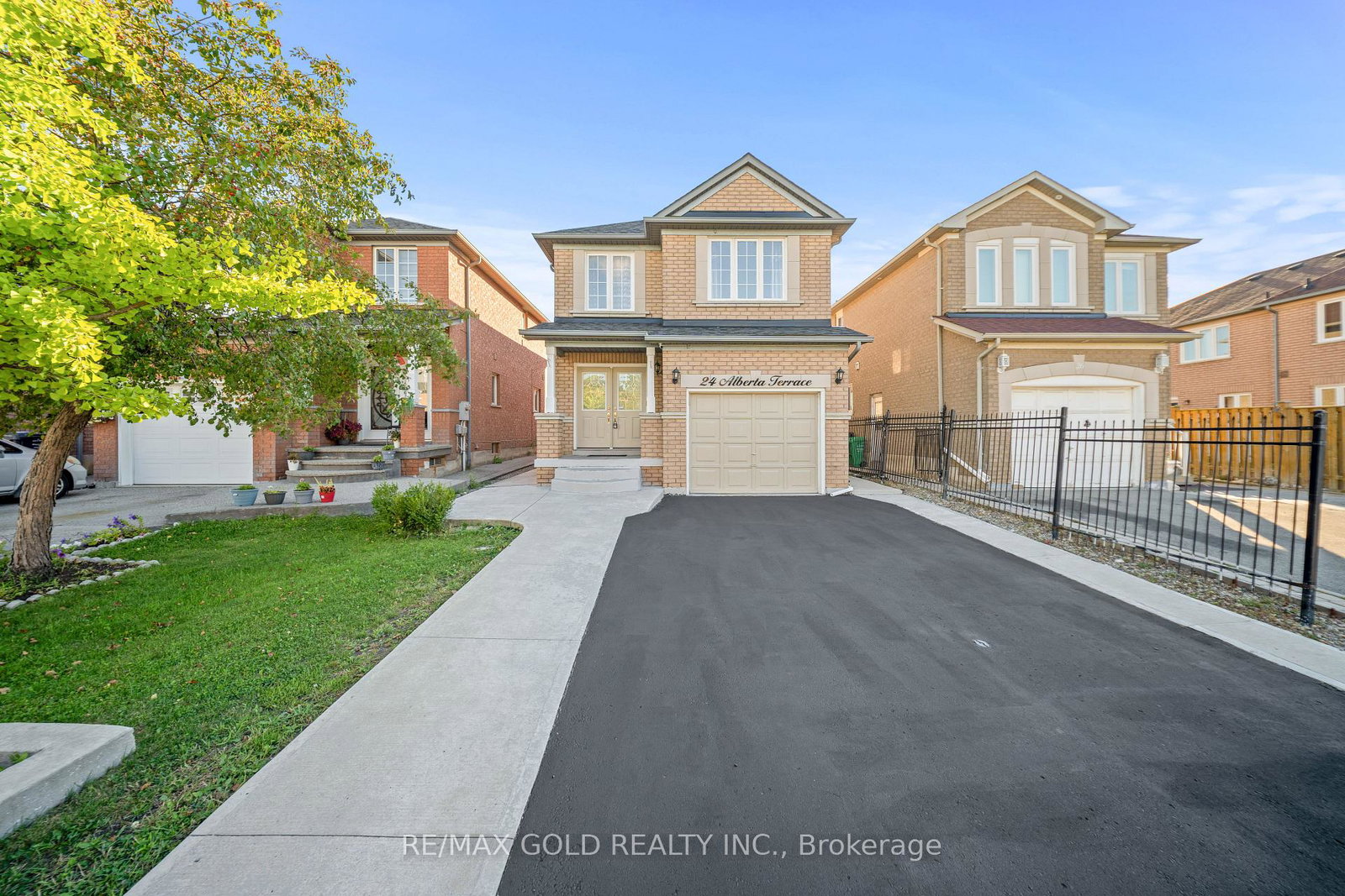 24-alberta-terrace-brampton-ontario-w13839930