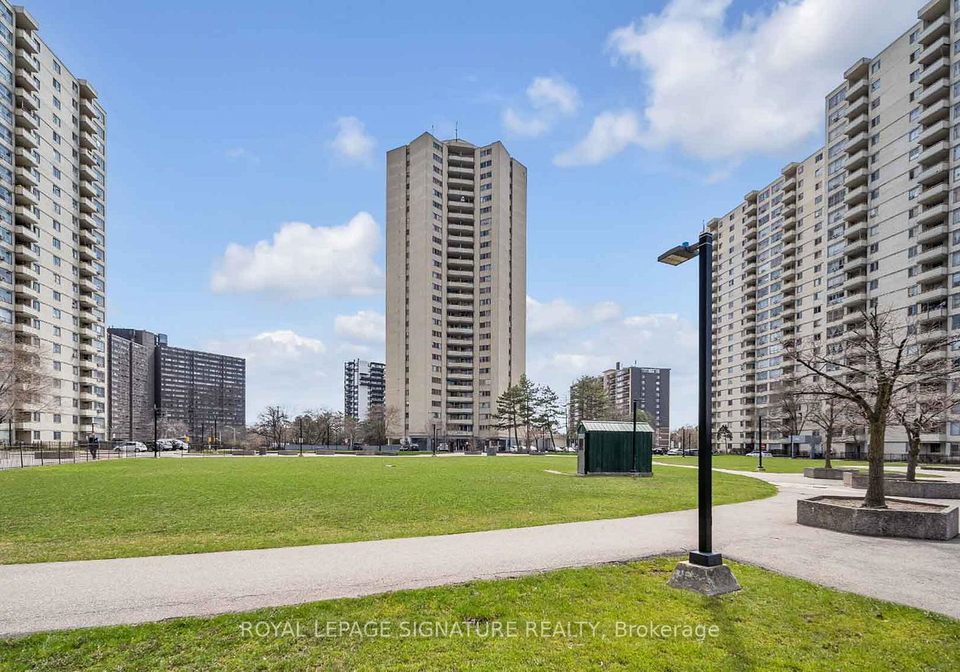 330-dixon-road-toronto-etobicoke-ontario-w13840022