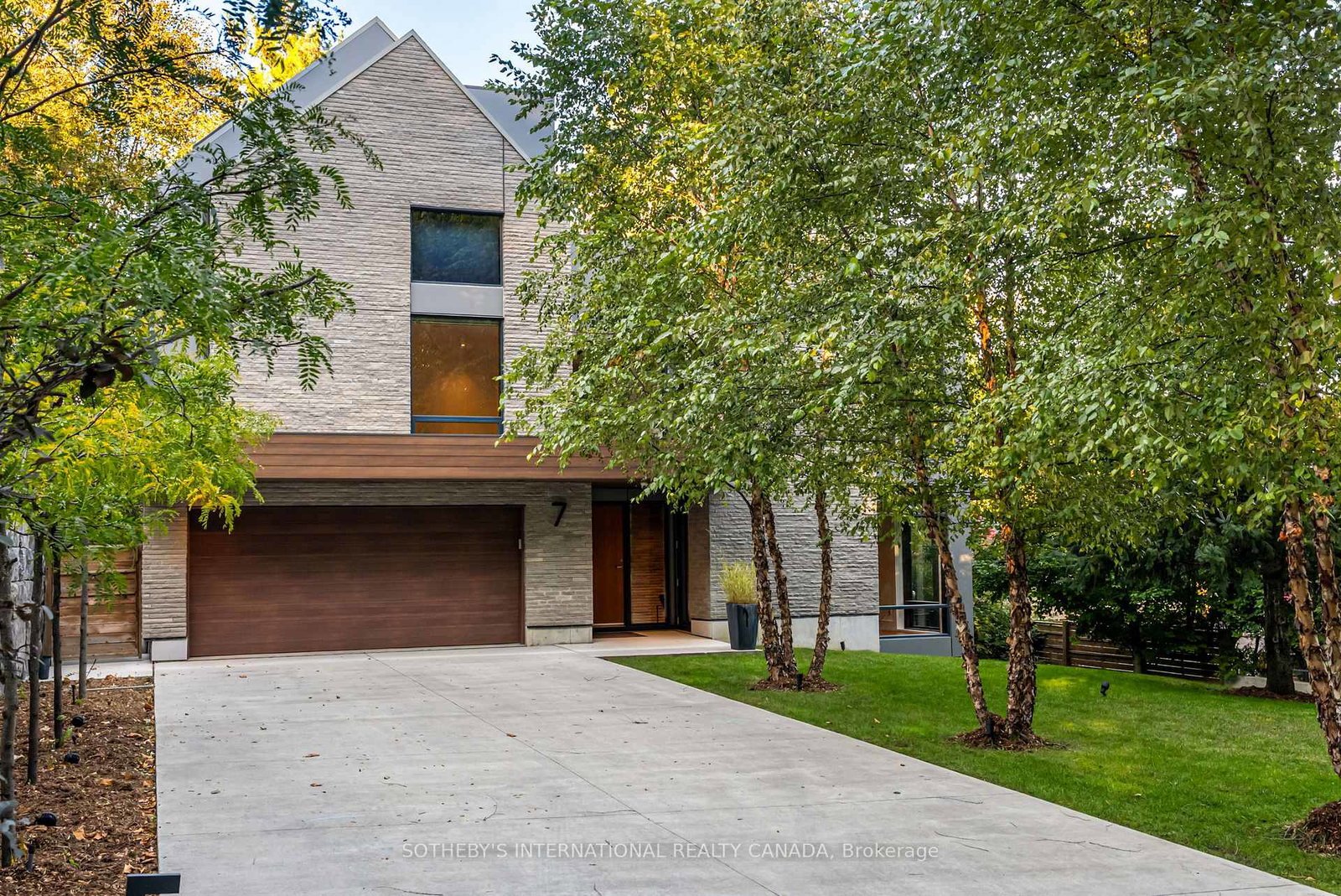 7-north-drive-toronto-etobicoke-ontario-w13840084
