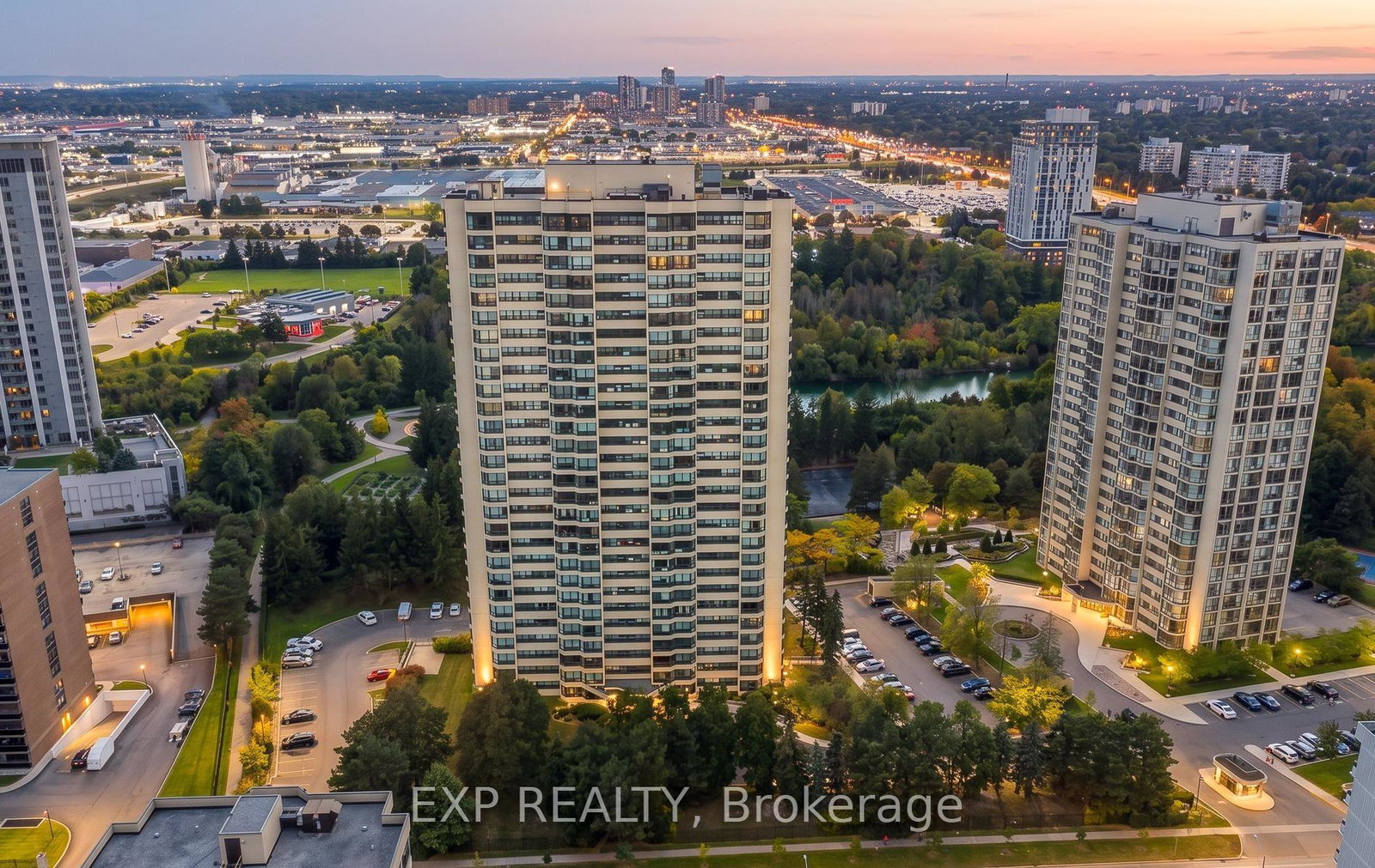 8-lisa-street-e-brampton-ontario-w13840866