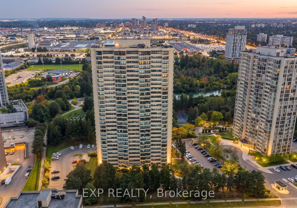 8-lisa-street-e-brampton-ontario-w13840866