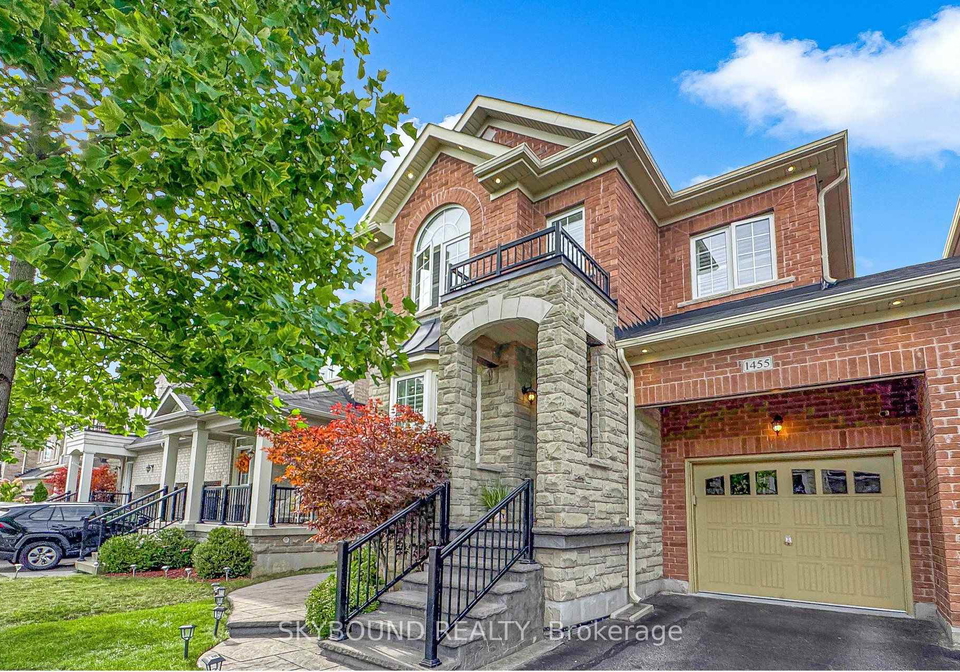 1455-haws-crescent-milton-ontario-w13841350