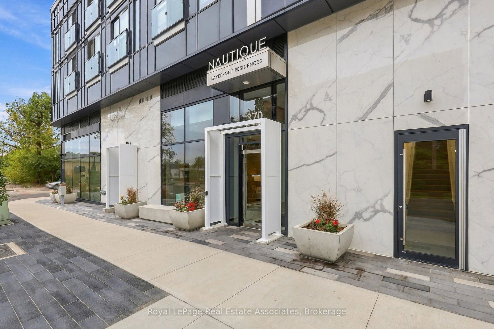 370-martha-st-street-burlington-ontario-w13841362