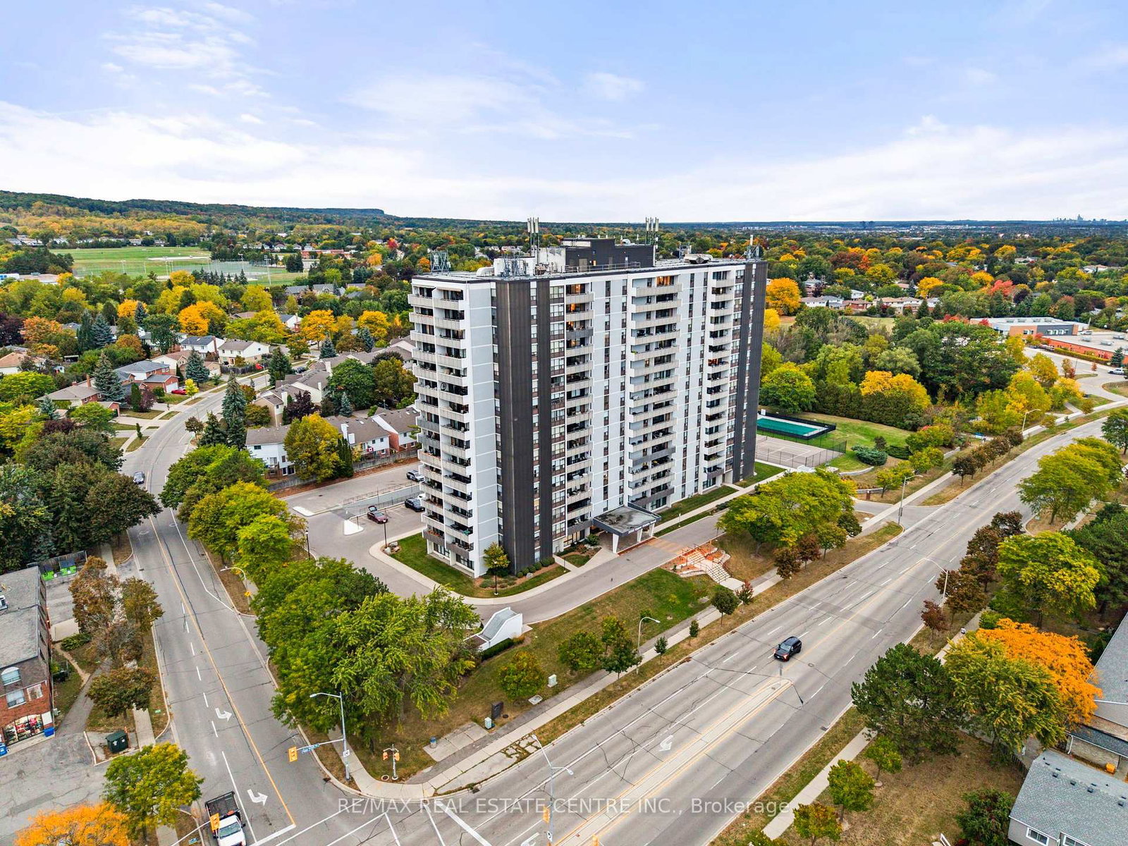 2055-upper-middle-road-burlington-ontario-w13841632