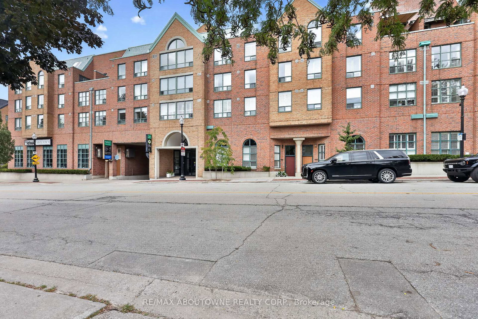 221-robinson-street-oakville-ontario-w13843508