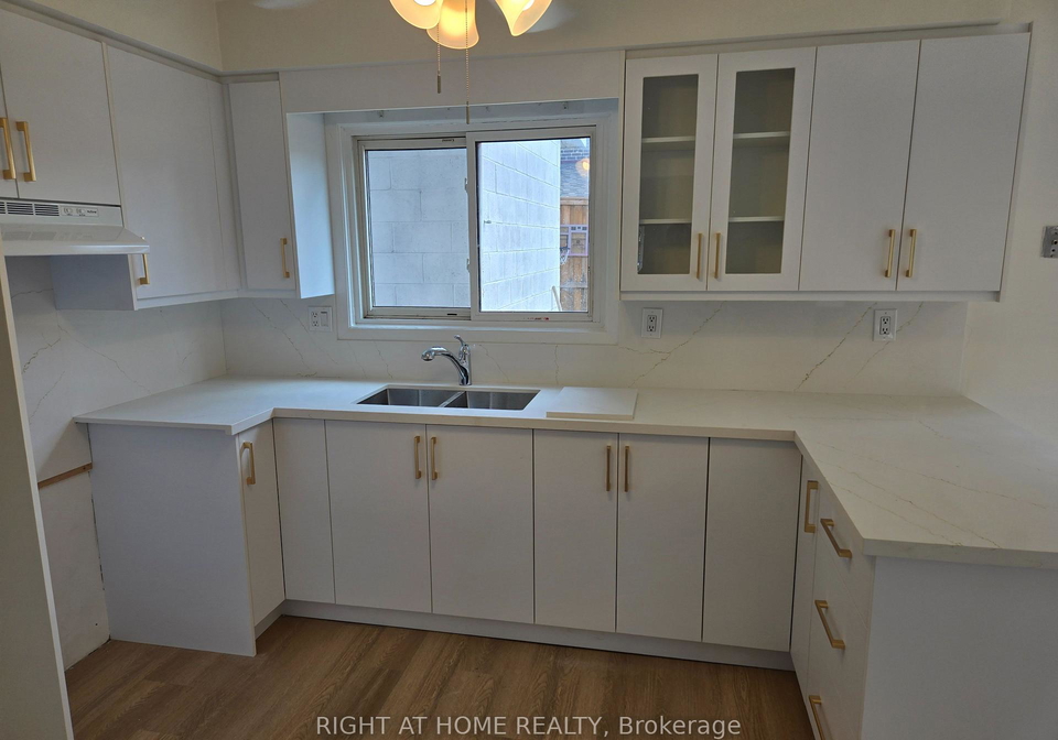 13-faulkner-crescent-toronto-york-ontario-w13843548