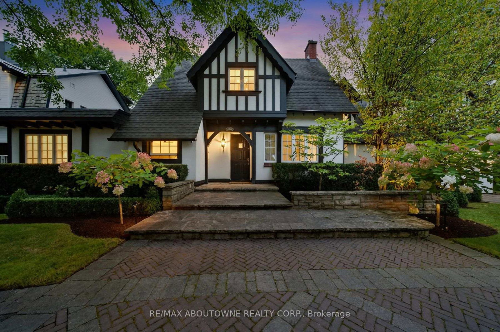 426-trafalgar-road-oakville-ontario-w13843702